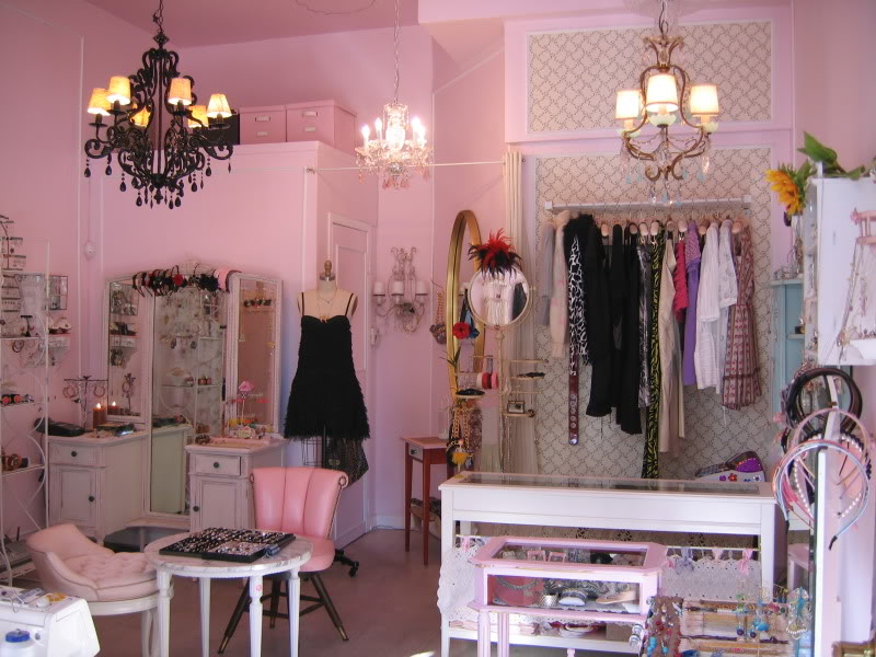 Le boutique. Розовый бутик. Декор бутика одежды. Pink Boutique платье. Love Pink Boutique.